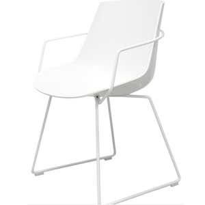 chaise - Flow Chair avec accoudoirs - pieds luges  Jean-Marie Massaud